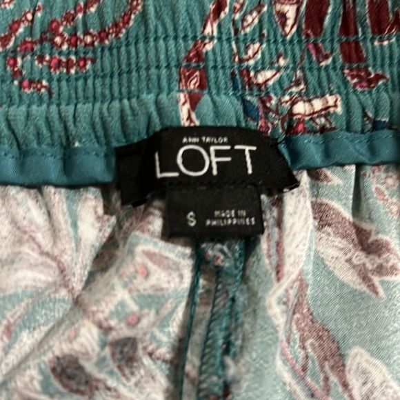 LOFT Boho Floral Shorts - Picture 4 of 7